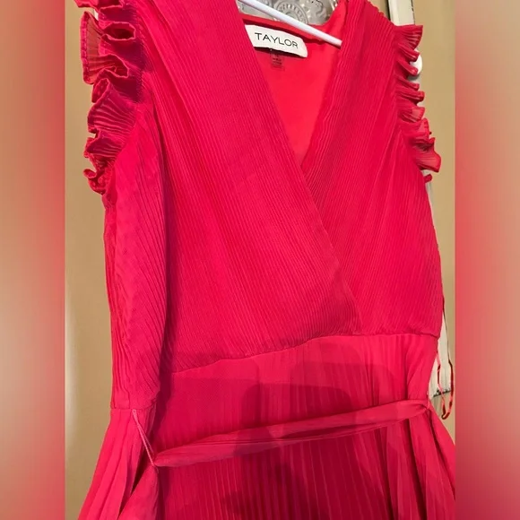 Size 14 Hot pink pleated Taylor semi-formal dress with flutter sleeve detail - Picture 2 of 3